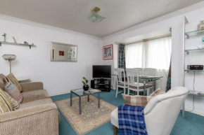 JOIVY Chic 2BR Apt at the Heart of The Royal Mile